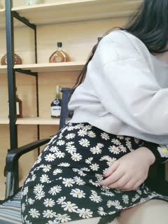 试着对妖艳的人妻做了很多猥亵的事情
